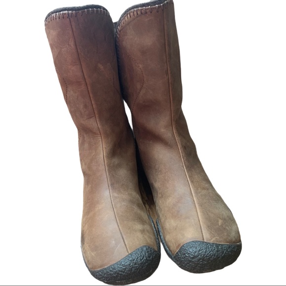 KEEN BROWN LEATHER SLIP ON INSULATED BOOTS SIZE 9